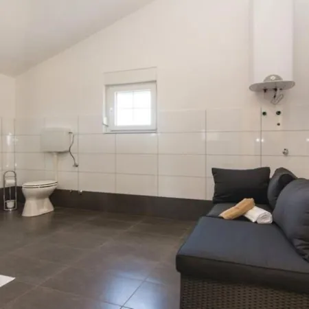 Ferienhaus Laura Mit Pool Fur 10 Leute * Stankovci (Zadar)