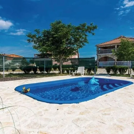 Ferienhaus Laura Mit Pool Fur 10 Leute Holiday home