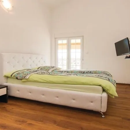 Ferienhaus Laura Mit Pool Fur 10 Leute